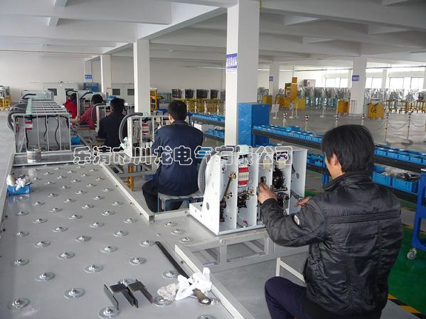 VS1真空斷路器裝配